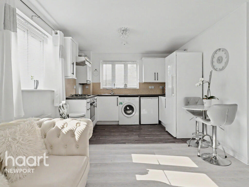 Apartment in Newport - View 4