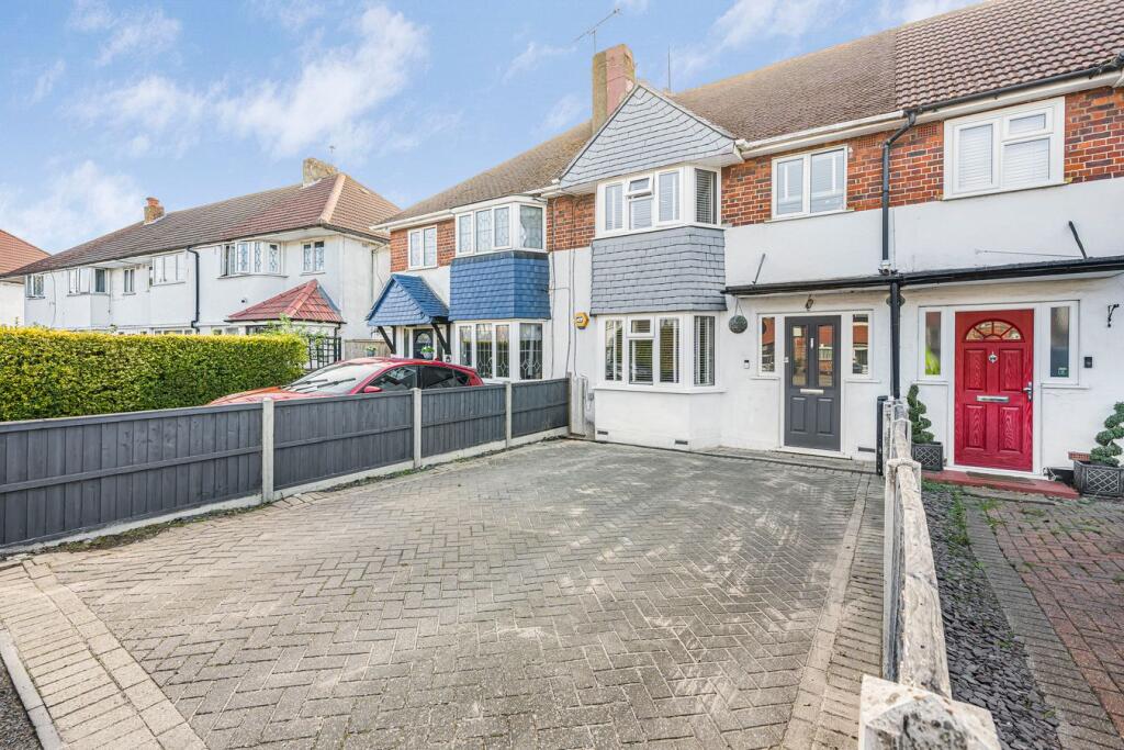 House in Sunbury-on-Thames, Sunbury Common, Kempton Park
