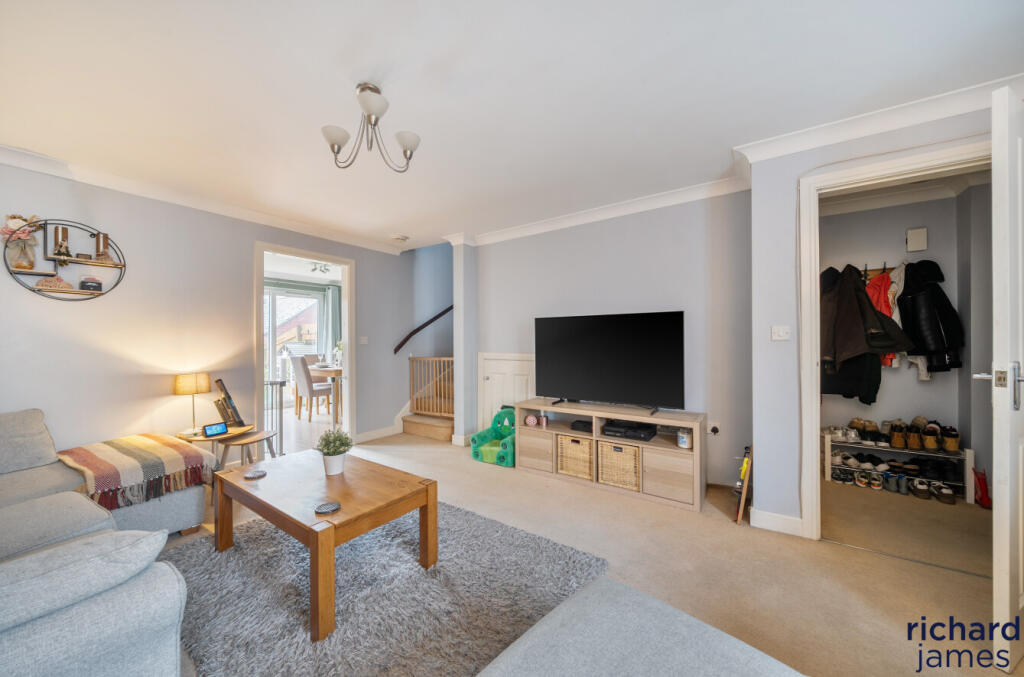 Elgar Close, Redhouse, Swindon, SN25 photo 2