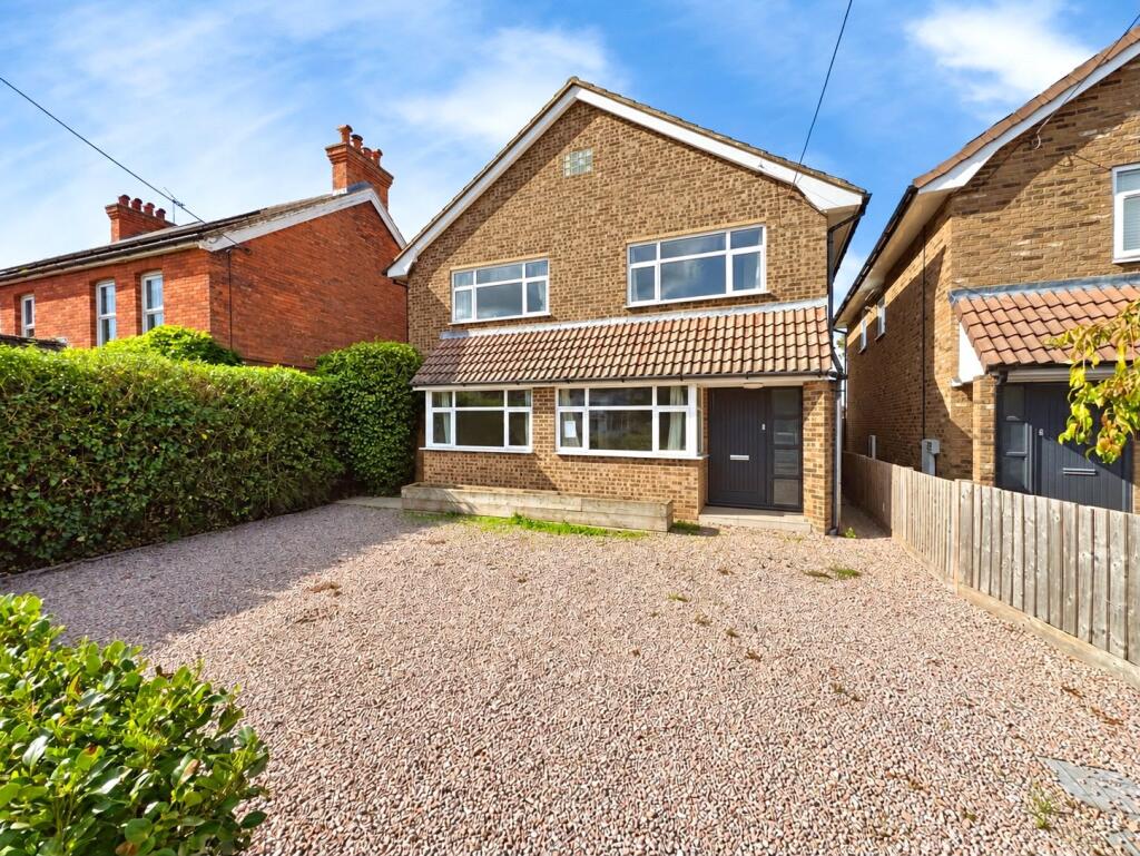4-bed detached on Ash Church Road, Ash, Surrey, GU12, £600,000