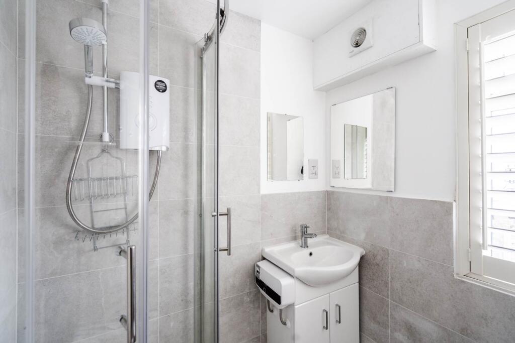 House in Tameside, Greater Manchester - View 5