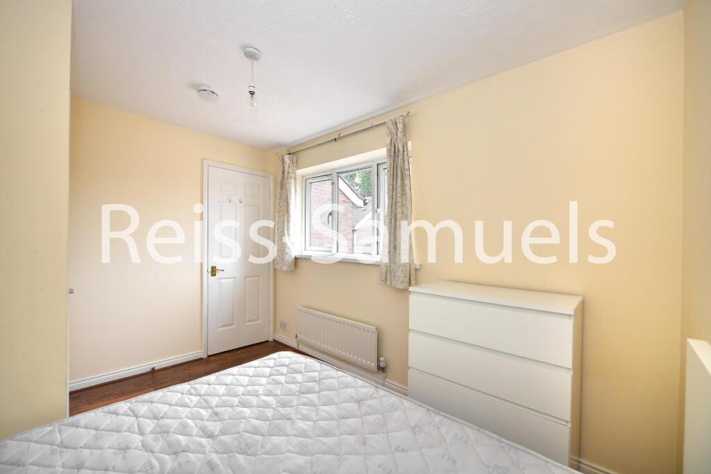 5 bedroom terraced house for rent