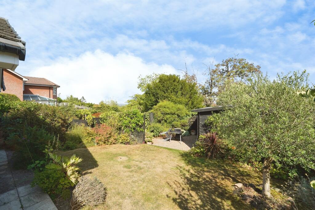 House in Malvern, Link Top - More