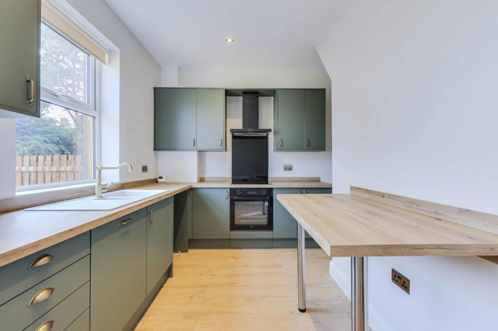House in Bradford, West Yorkshire - View 4