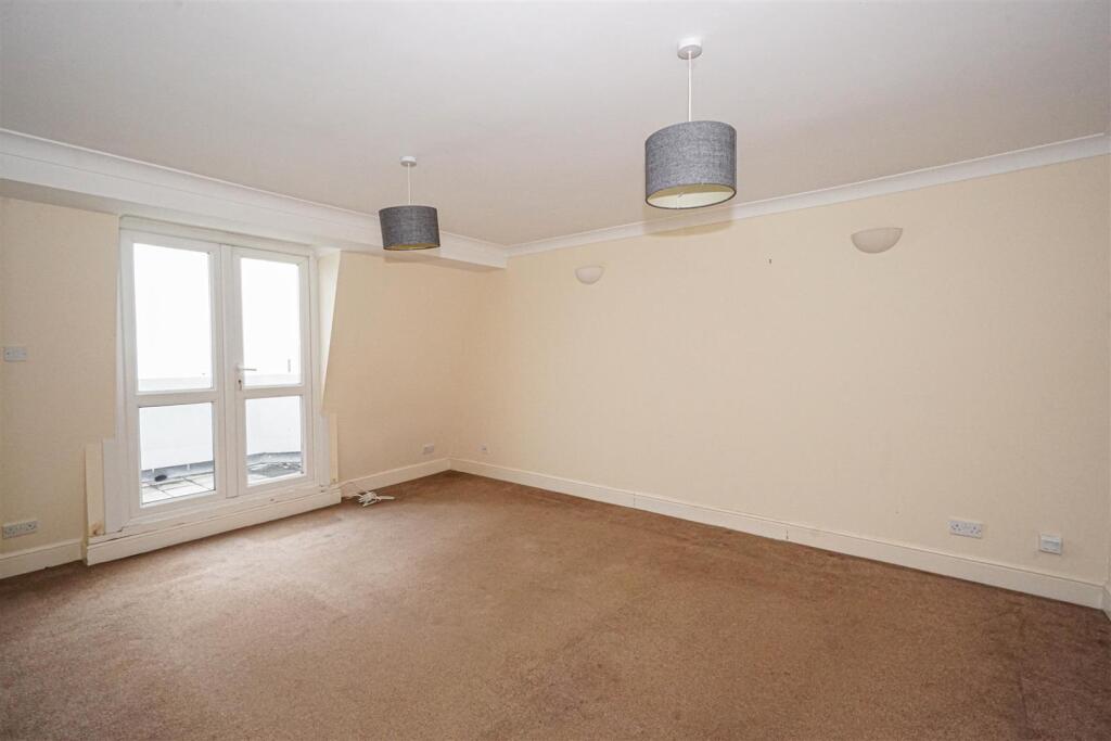 Apartment in Hastings, East Sussex - View 2