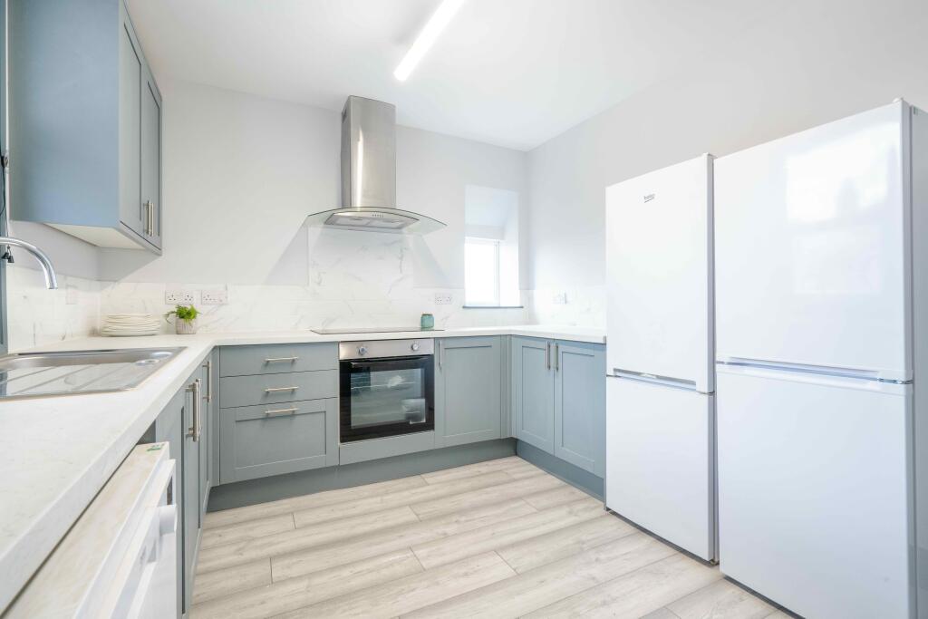 Main image of property: Large room with ensuite, 22 Yarborough Road