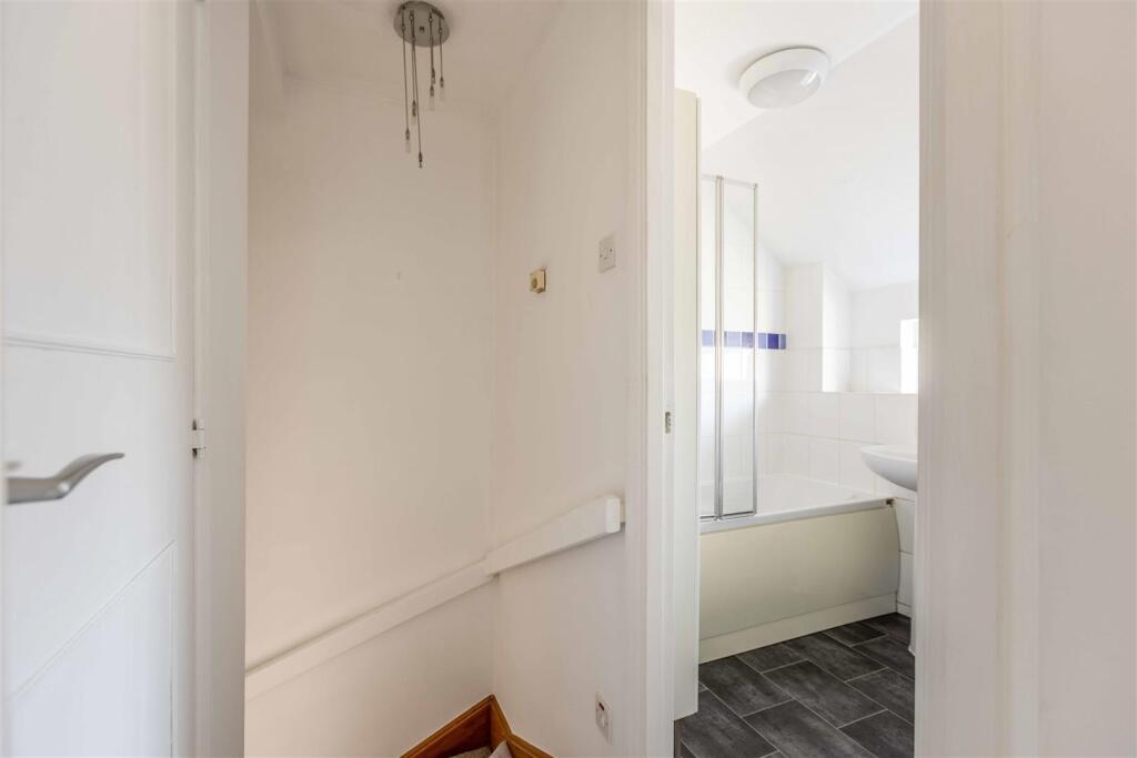 Cobb Close, Datchet, Slough - View 5