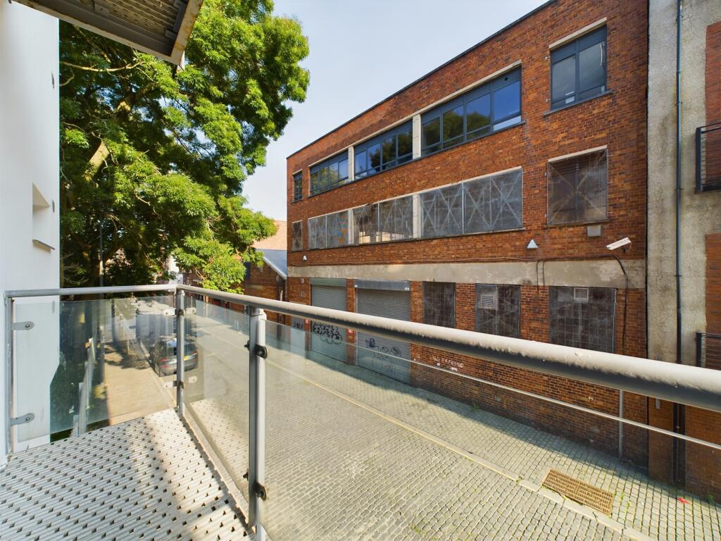 Apartment in Liverpool - More