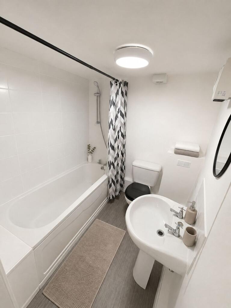 Apartment in Mansfield, Nottinghamshire - View 5