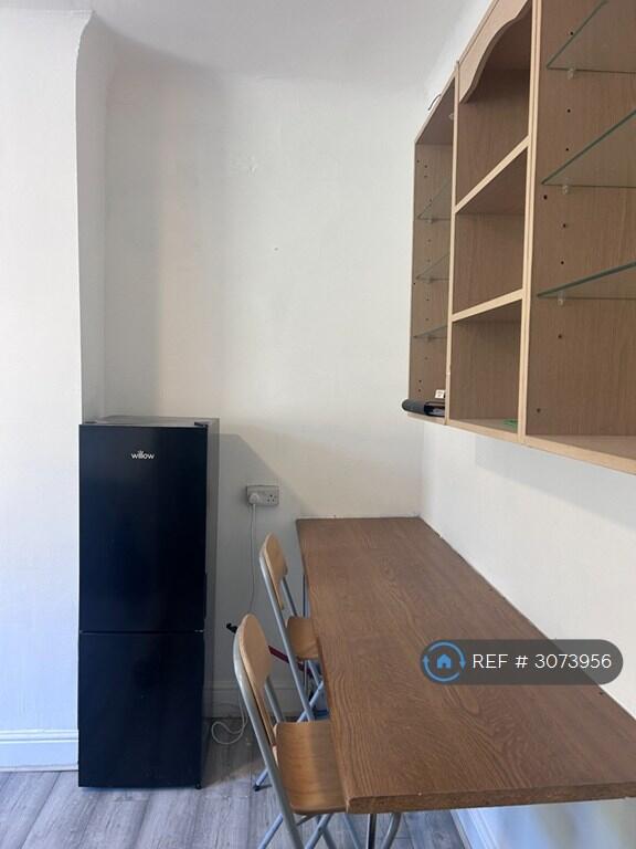 Apartment in Leeds, Troy Hill, Morley - More