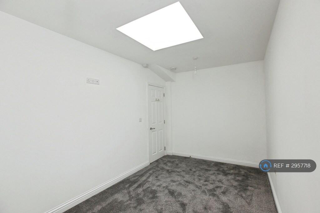 Apartment in Torquay - More