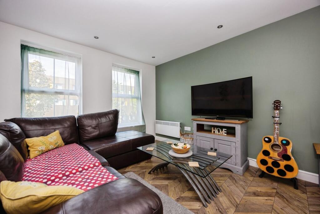 Apartment in Rushmoor, Hampshire - View 3