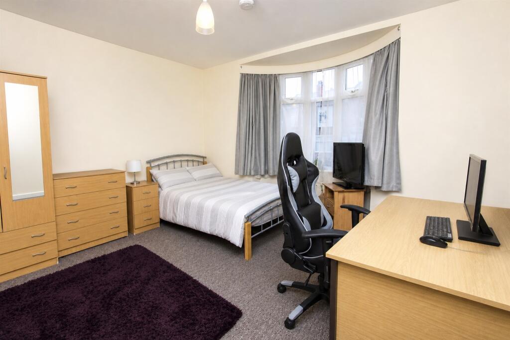 6 bedroom house for rent
