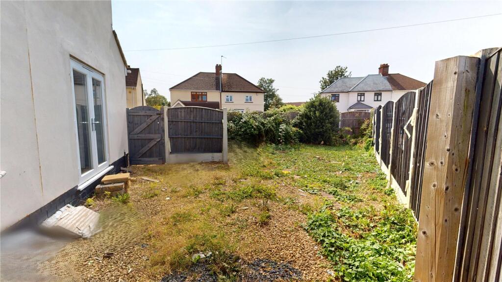 Burgess Avenue, Stanford-le-Hope, Essex, SS17 photo 4