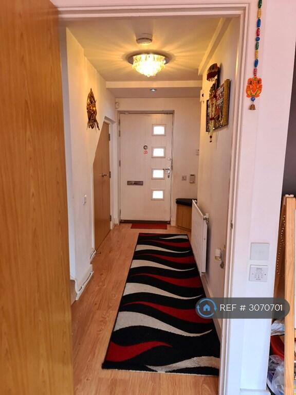 House in London - View 2