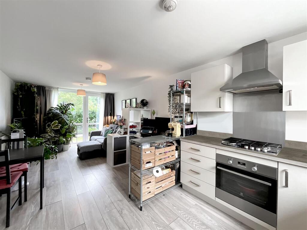 Apartment in Kingswood, Lyde Green, Emersons Green - View 3