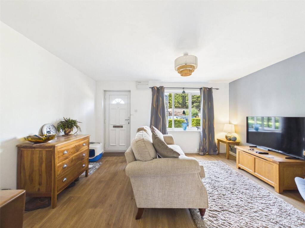 Apartment in Gloucester, Gloucestershire - View 5