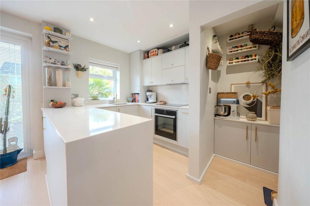 Longfield Drive, Rodley, Leeds photo 3