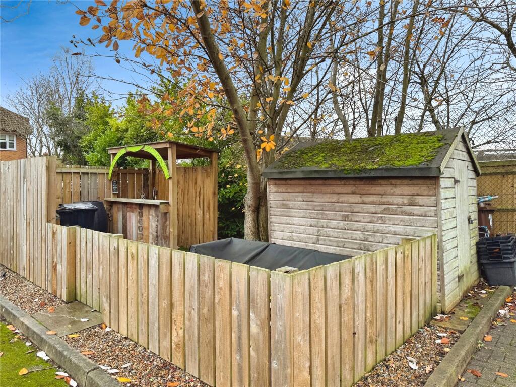 Harvard Close, Woodley, Reading - View 4