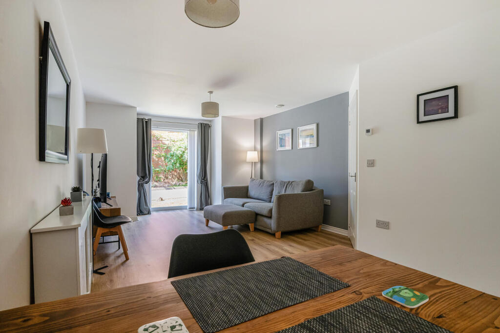 Apartment in Fareham, Whiteley, Locks Heath - More