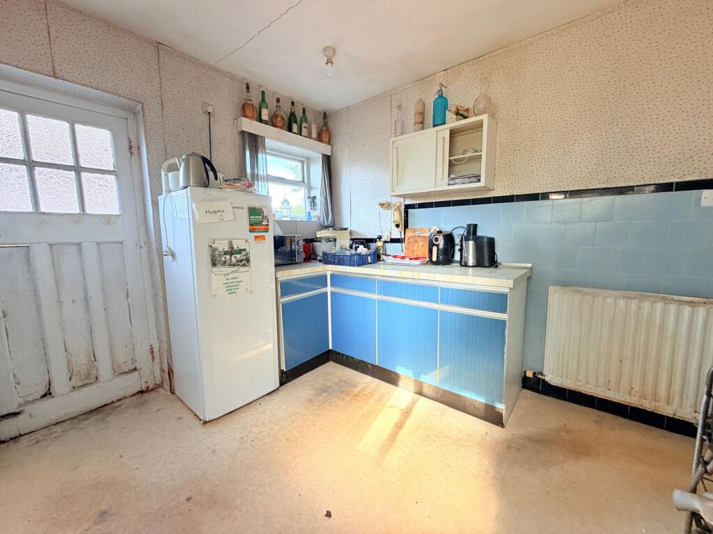 House in Nuneaton and Bedworth, Warwickshire - View 5