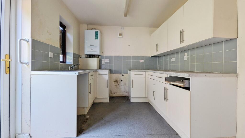 House in Oldham, Derker - More