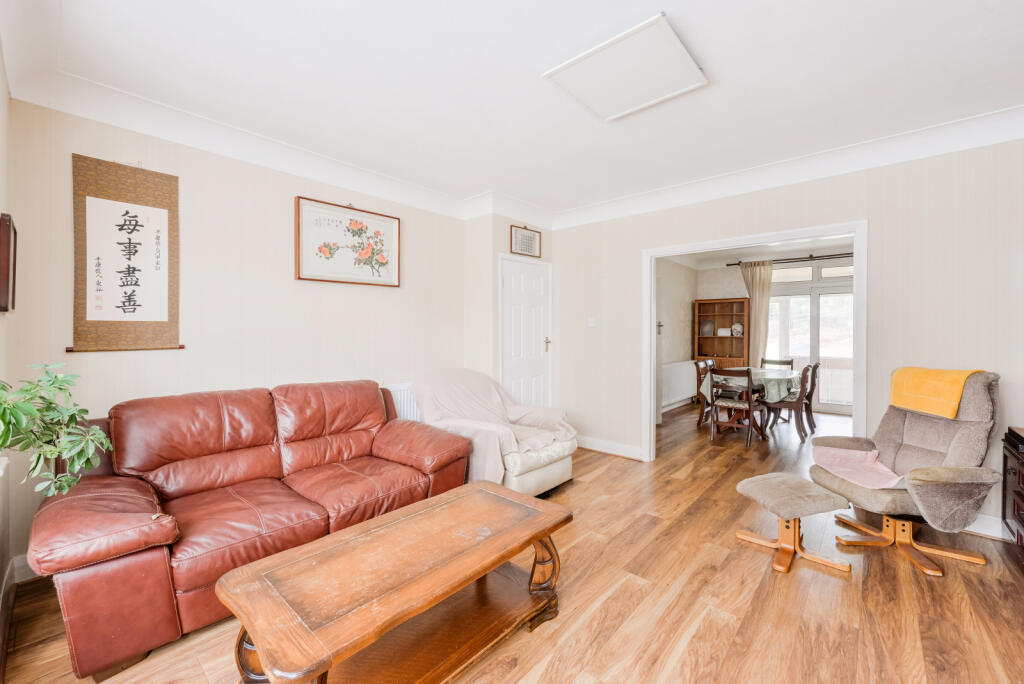 Chalgrove Avenue, Morden, SM4 photo 4