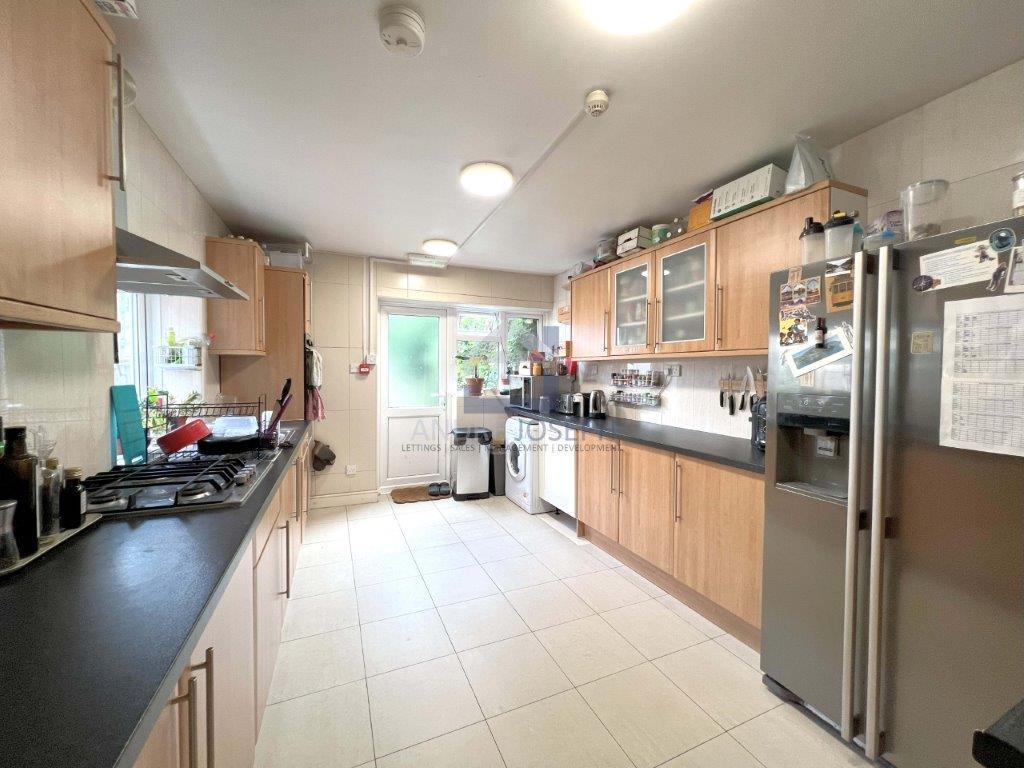 Main image of property: Rossiter Road, Balham, London, SW12 9RX