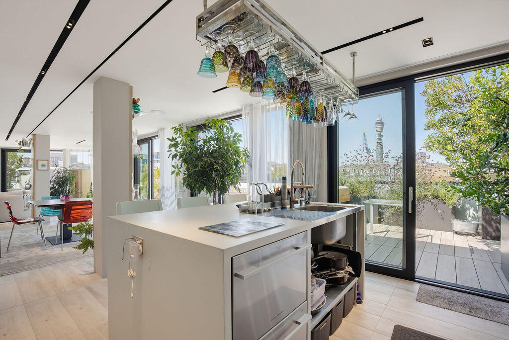 Apartment in London - View 5