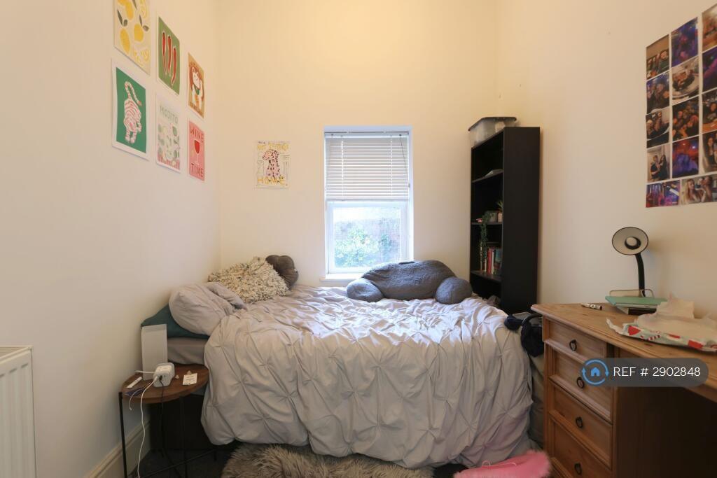 5 bedroom flat for rent
