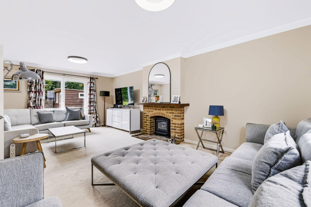 House in East Grinstead, Felbridge - View 2
