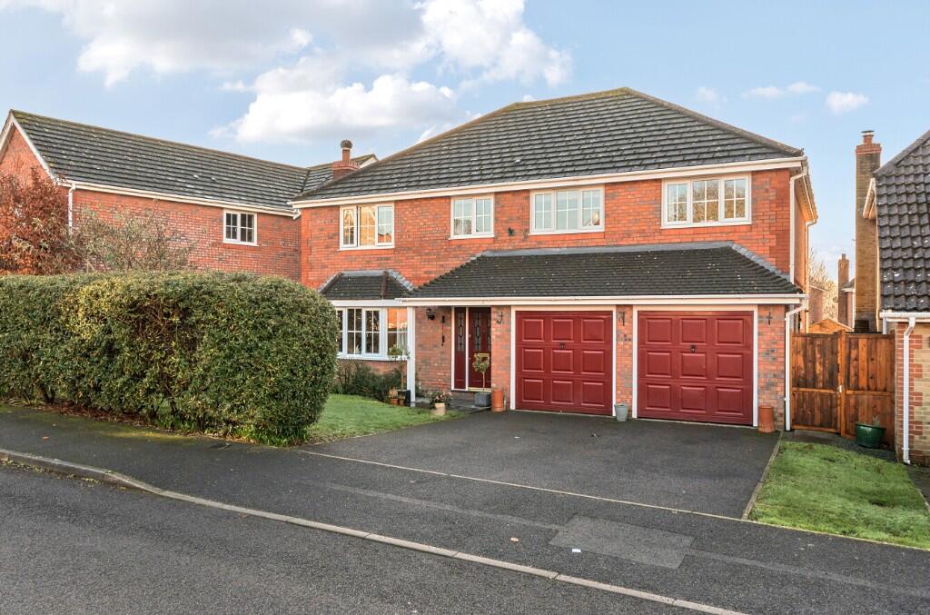 5-bed detached on Damson Crescent, Fair Oak, Eastleigh, SO50, £650,000