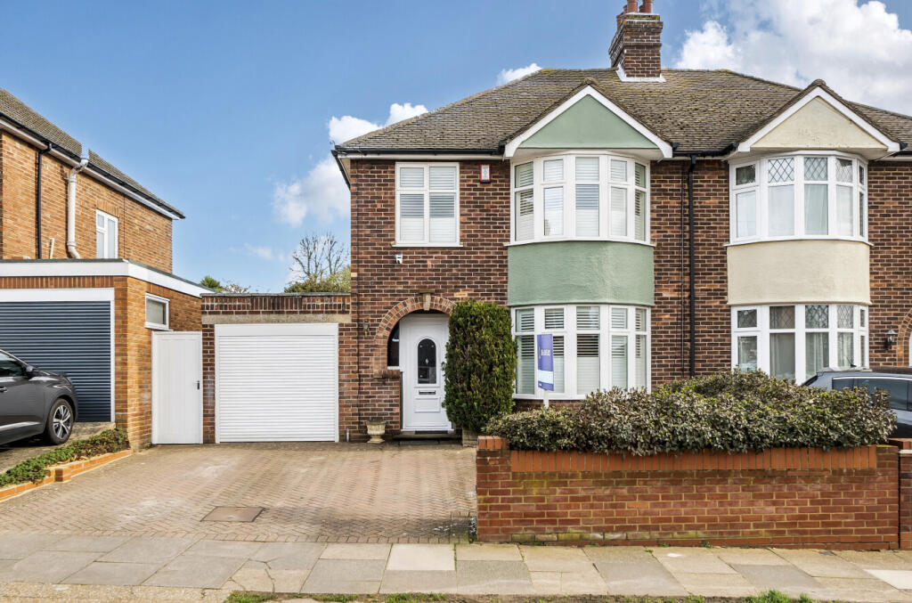3-bed semi-detached on Highfield Road, Ipswich, Suffolk, £300,000