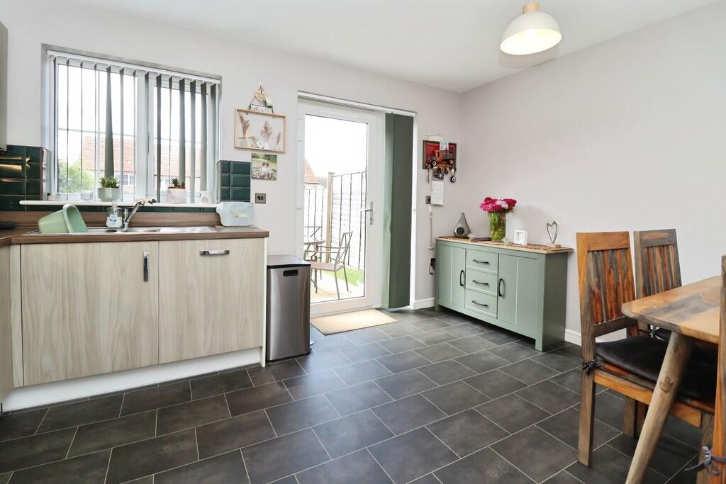 House in West Lindsey, Caistor TC - View 4