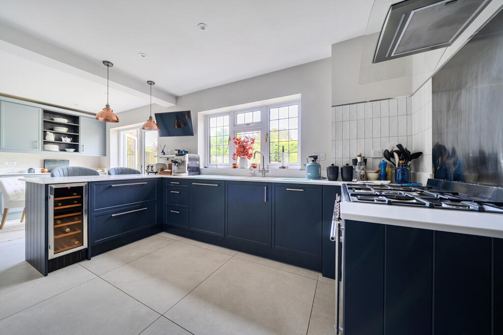 Grayburn Close, Chalfont St. Giles, Buckinghamshire photo 2