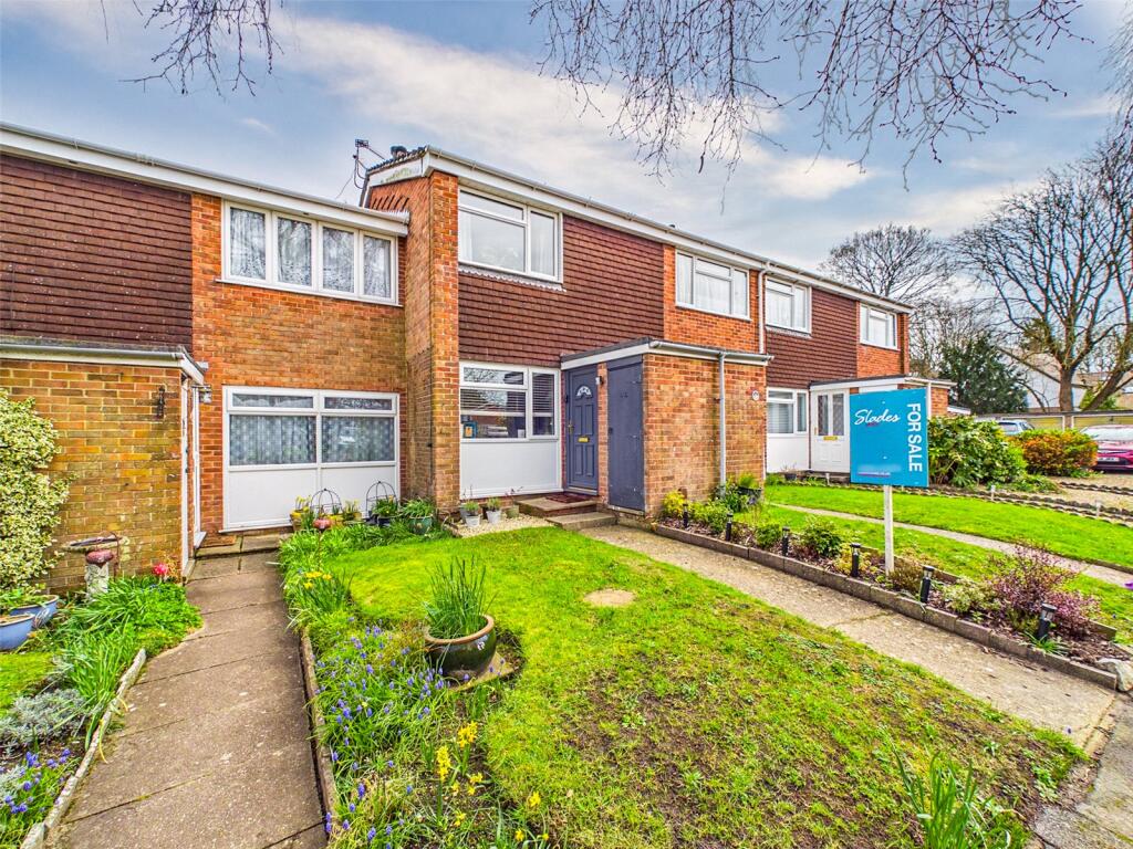 2-bed flat on Moorcroft Avenue, Burton, Christchurch, Dorset, BH23, £260,000
