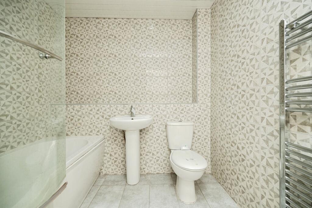 Apartment in Sandwell, West Midlands - View 3