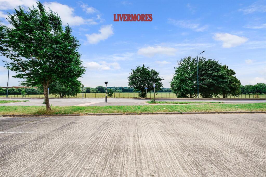 House in London, Wansunt, Crayford - View 2