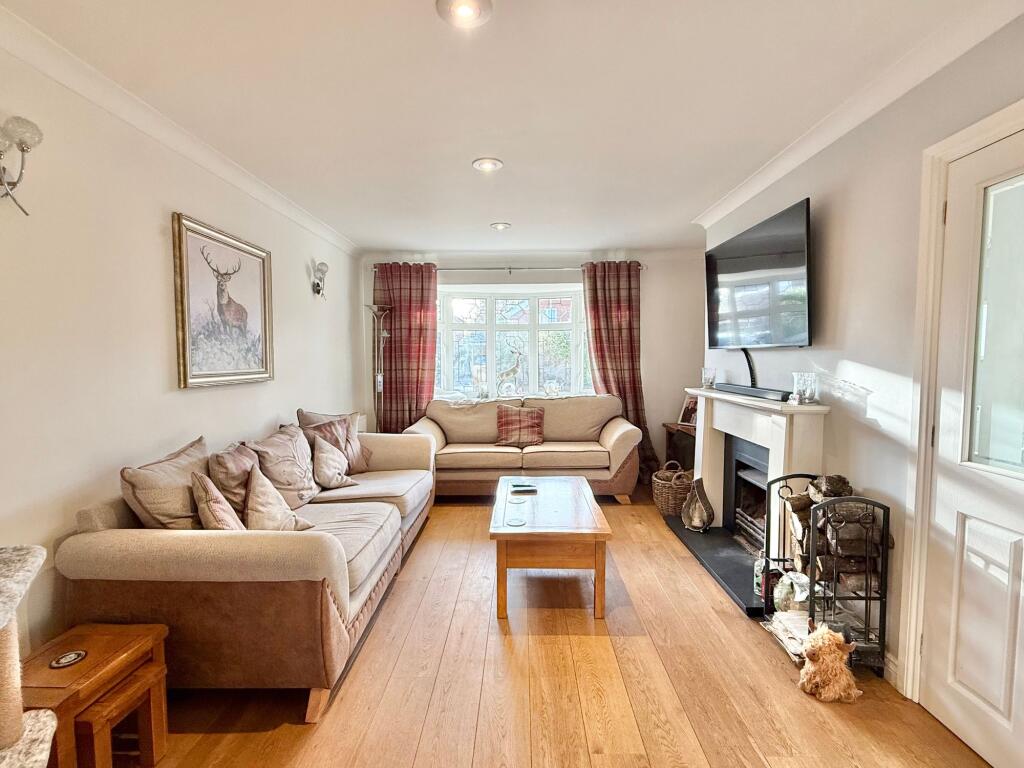 Warrys Close, Hythe, SO45 photo 3