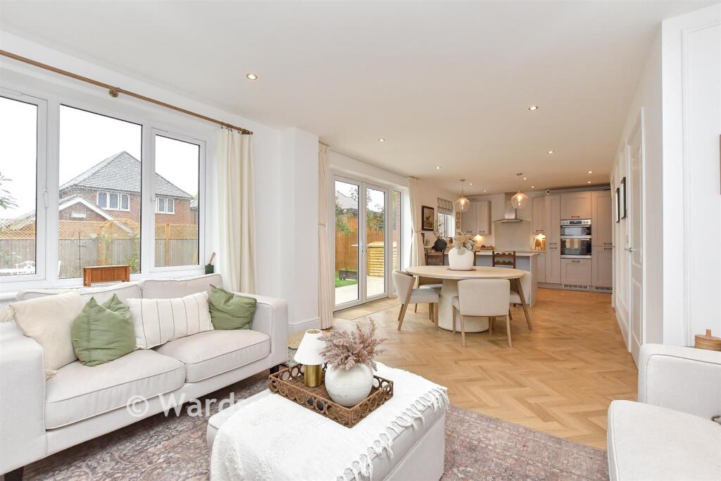House in Gillingham, Medway - View 3