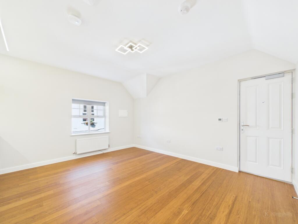Apartment in High Wycombe, Sands - View 2