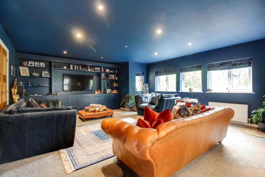 House in Halifax - View 4