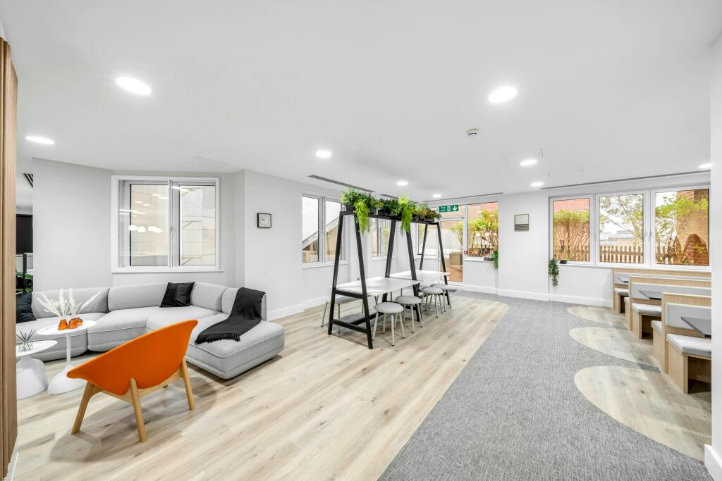 90be68c7ffaa5e7a9bca4c9977f20d37-9-kingsway-london-office-interior-commercial-real-estate-photography-jll-jsp2445.jpg