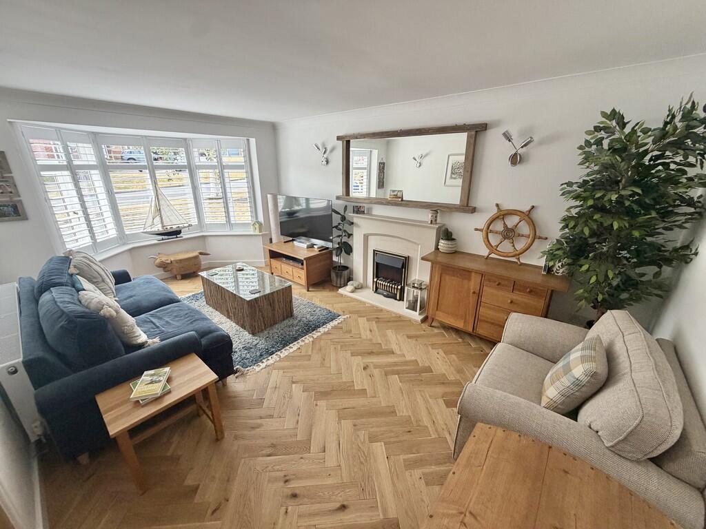 Twin Oaks Close, Broadstone photo 4