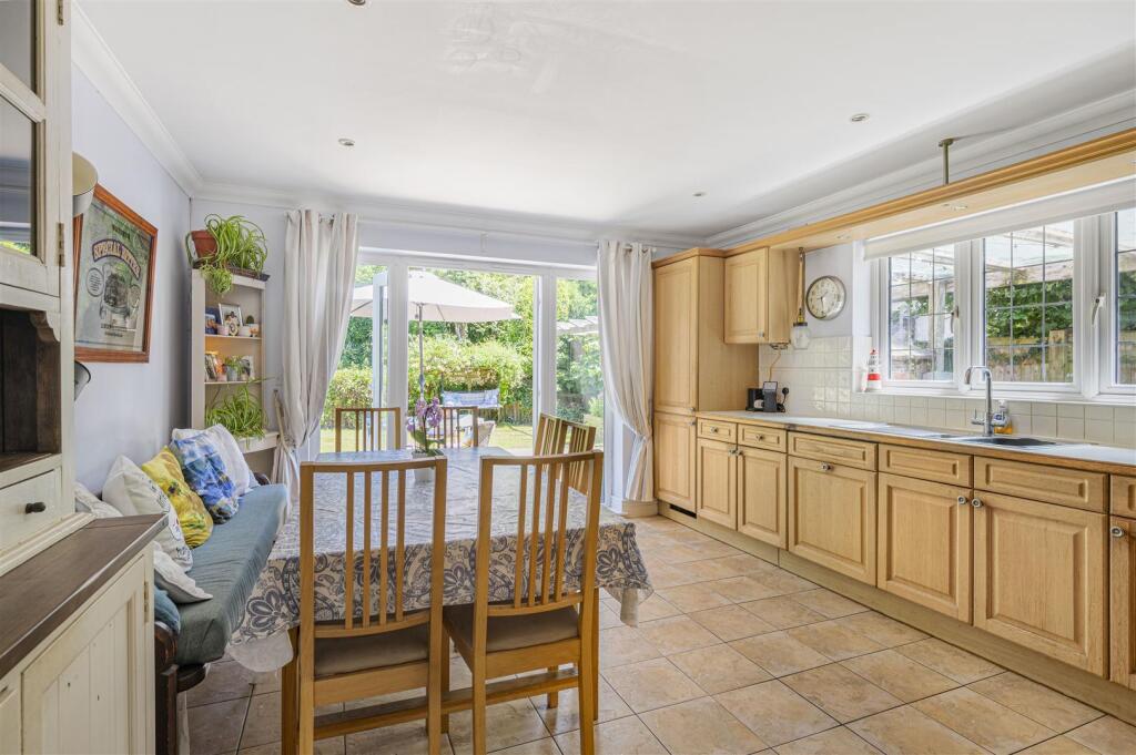 Old Nursery Close, Seaford photo 2