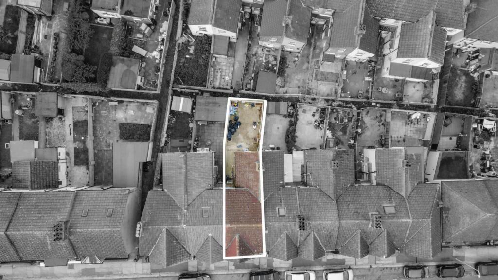 Pier Rd, Northfleet, Gravesend, DA11 photo 3