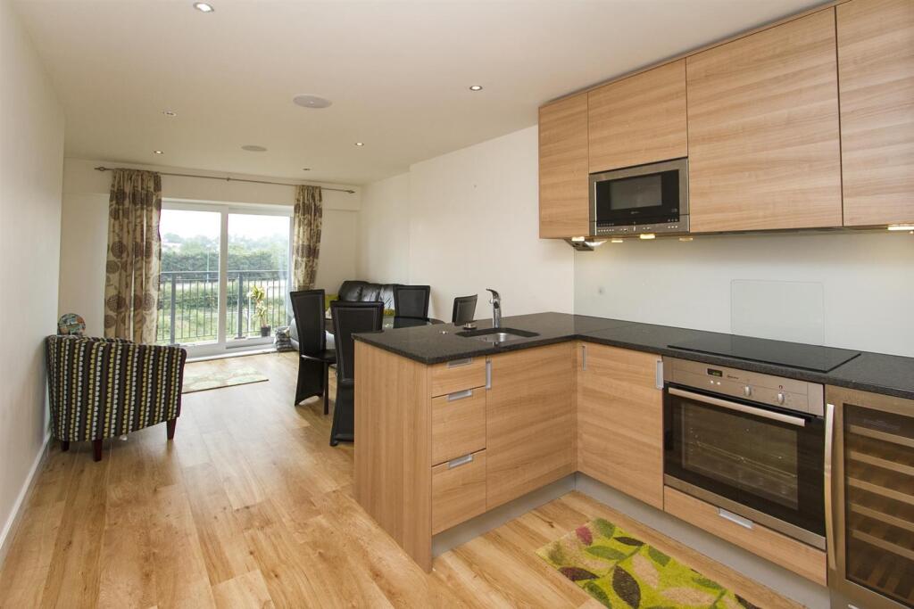Apartment in London, Grahame Park, Colindale - View 2