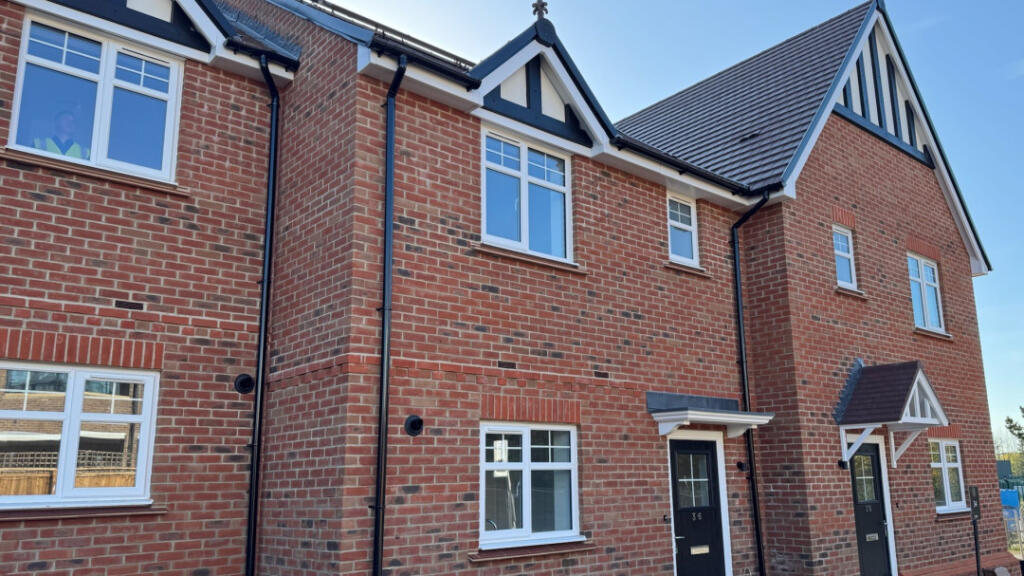 Binfield, Bracknell, RG12 1HL photo 4