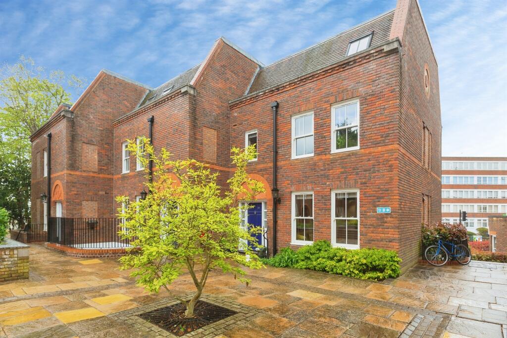 Main image of property: Oxford Road, Aylesbury