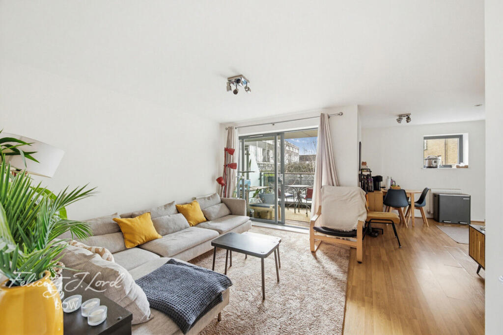 2-bed apartment on Heath Place, LONDON E3, £425,000